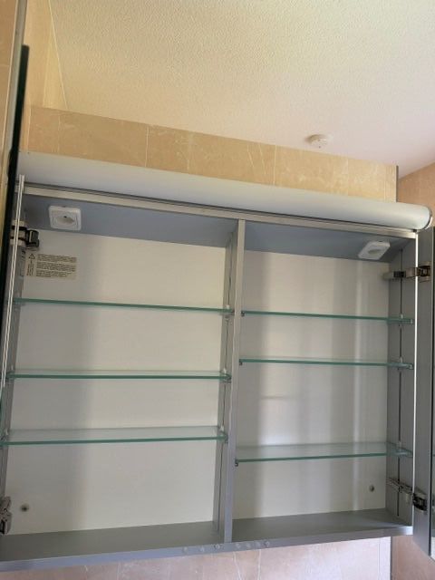 Armadietti a specchio: Spiegelschrank Schneider mit Licht und Steckdose – Usato da Herrliberg venduto da tk8_22hw 2
