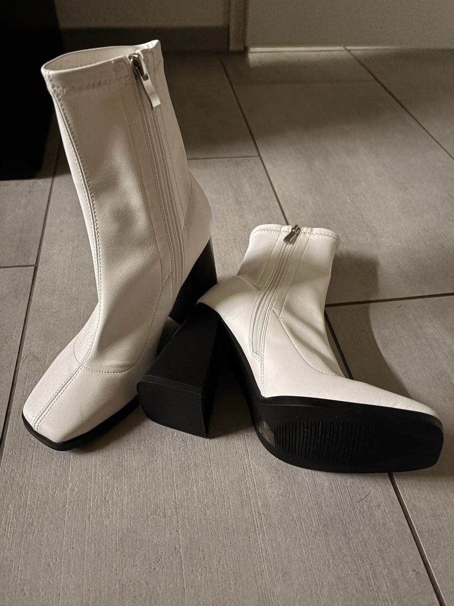 Scarpe da donna: Stiefeletten Weiss, Gr. 36 einmalig getragen – Nuovo (secondo la descrizione) da Stüsslingen venduto da eli_ltv7 1