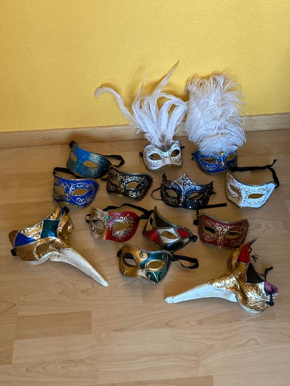 Maschere: Venezianische Masken – Usato da Schwarzenbach SG venduto da ernesto3.6 1