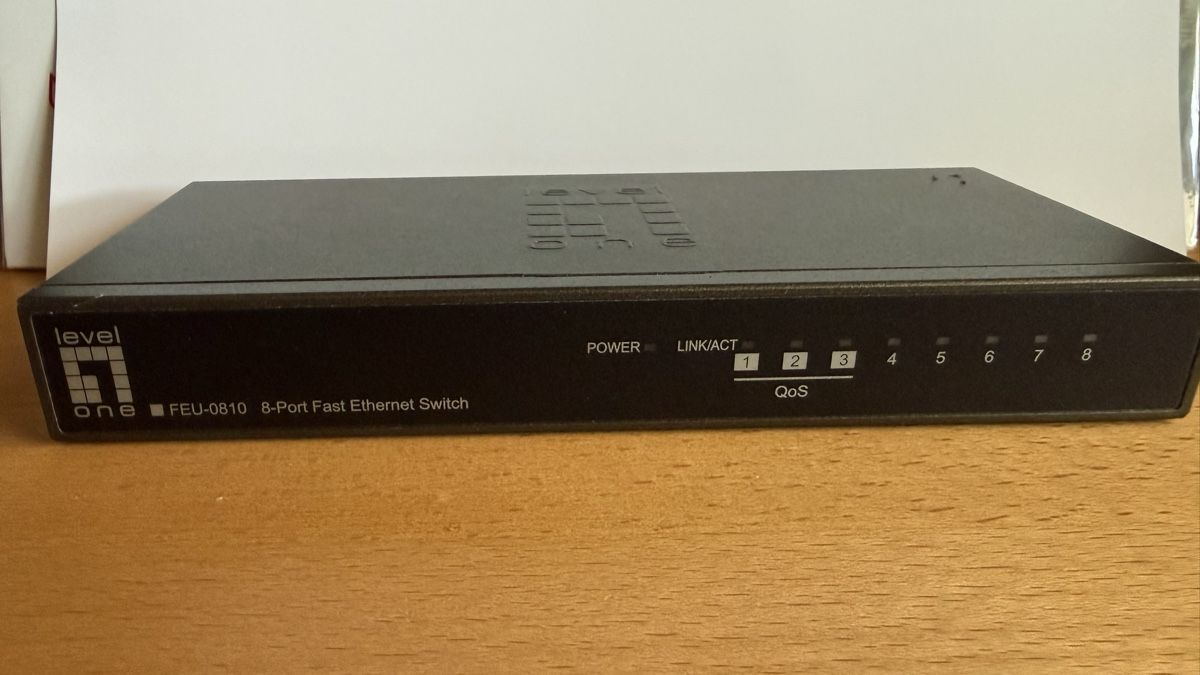 Hub & Switch: Ethernet Switch LevelOne FEU-0810 8-Port gebraucht – Usato da Mamishaus venduto da Alf00