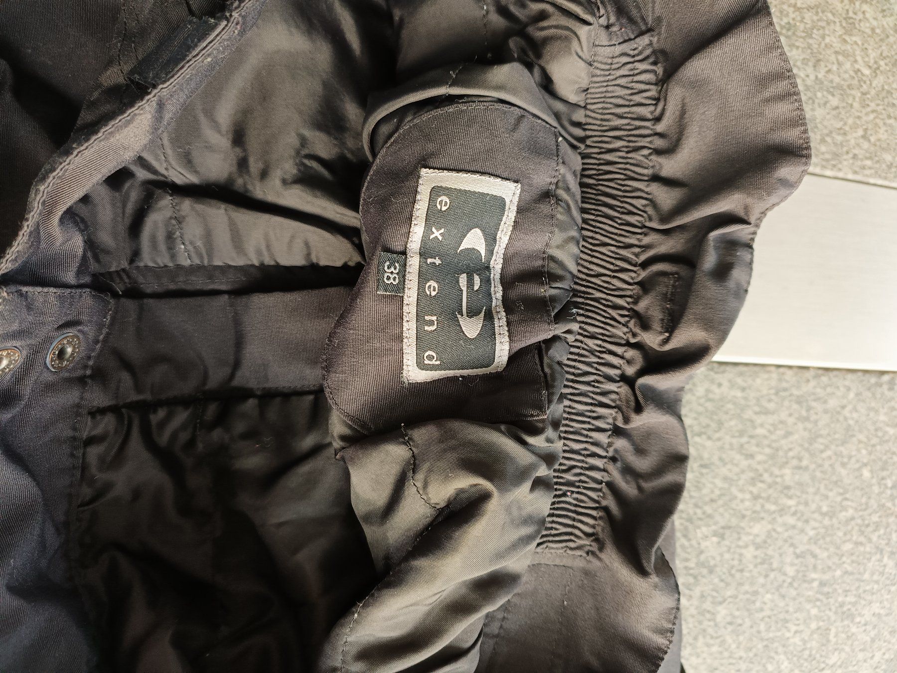 Pantaloni: Schwarze Skihose Extend Grösse 38 – Usato da Bremgarten AG venduto da Davidiusi 1