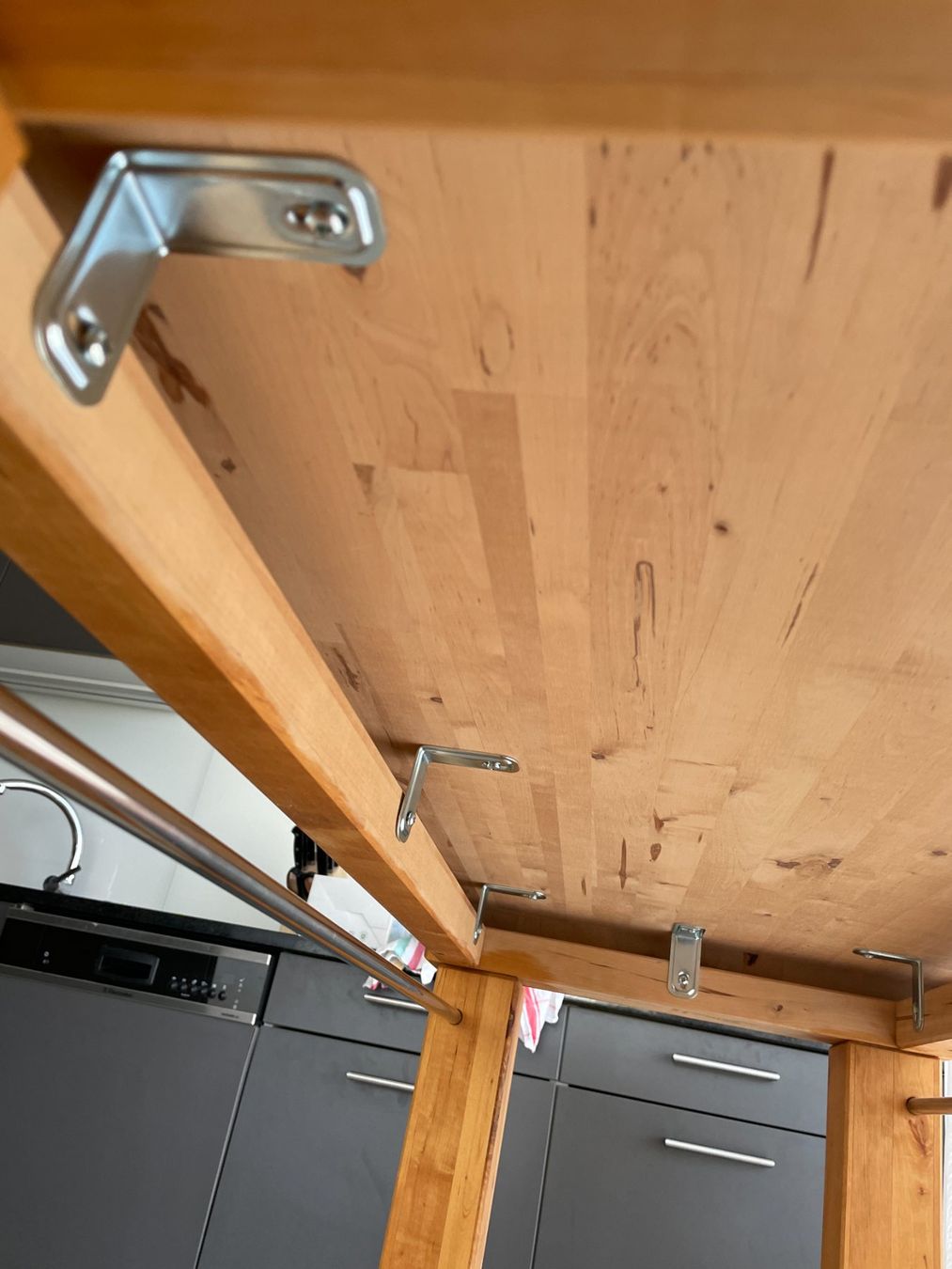 Cucine complete: Freistehende Kochinsel / Arbeitstisch – Usato da Sursee venduto da Enfor 2