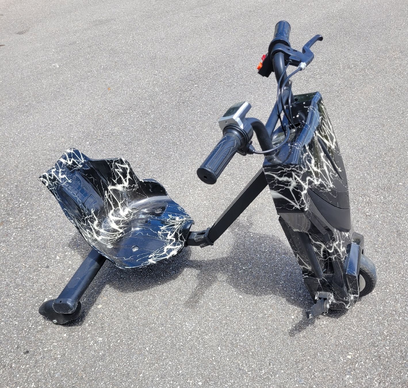 Véhicules pour enfants: Drift Trike - Elektro Dreirad – D'occasion à Lommiswil par lexi17 2