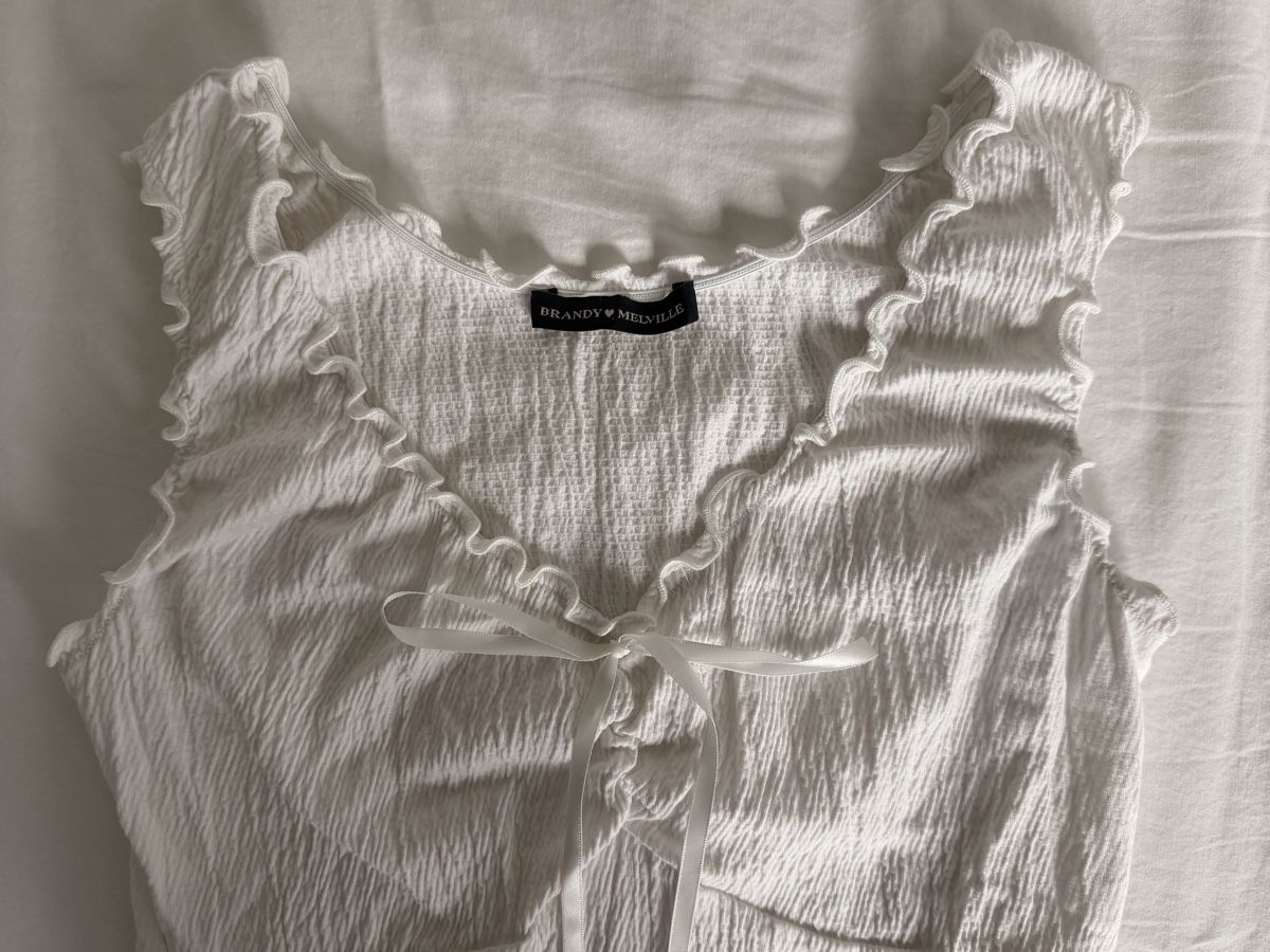 Top: White tank top  – Nuovo (secondo la descrizione) da Buonas venduto da mej_6s67 2