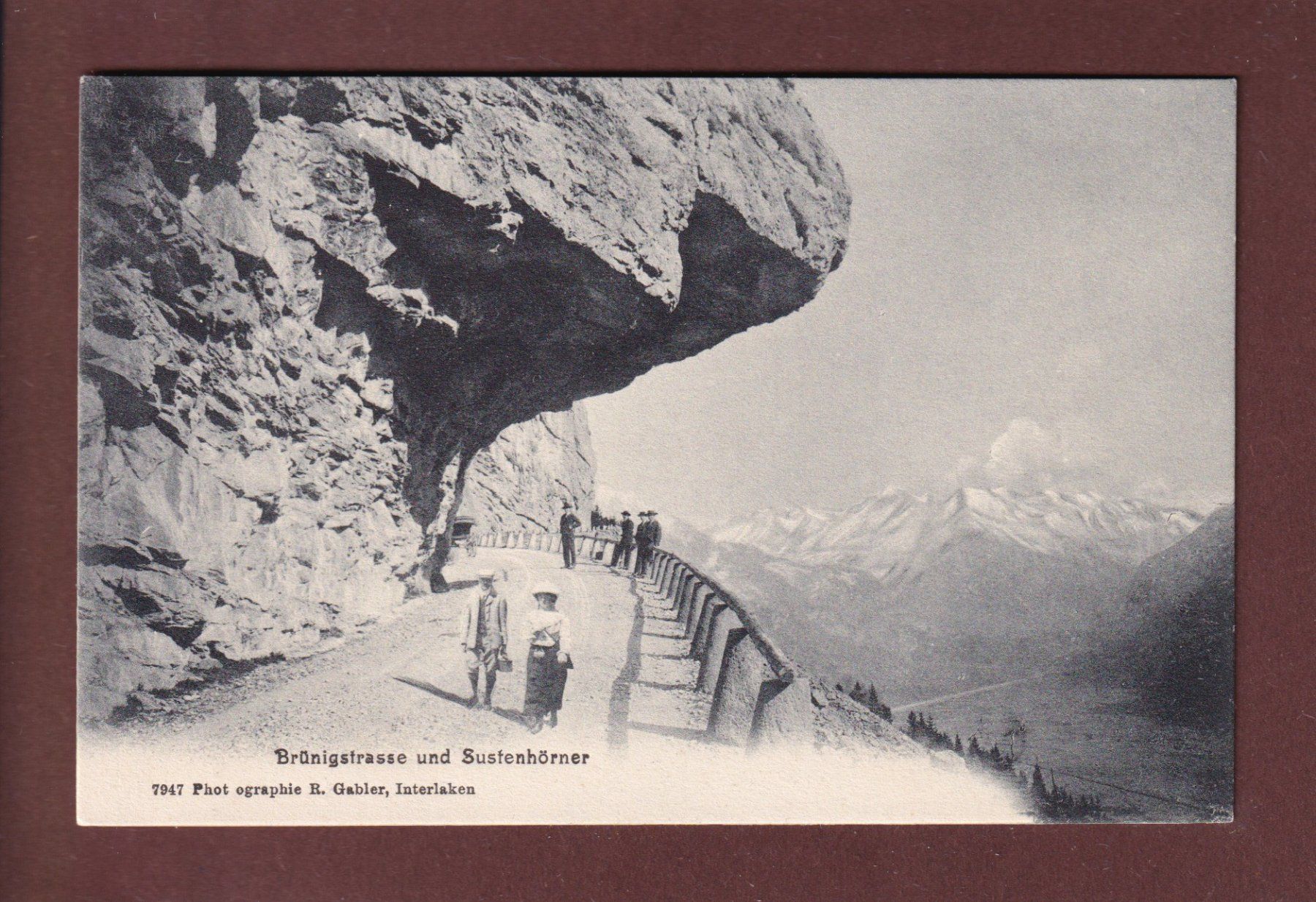 Cartoline postali: BRÜNIGSTRASSE - Leute – Usato da Pully venduto da nicecards