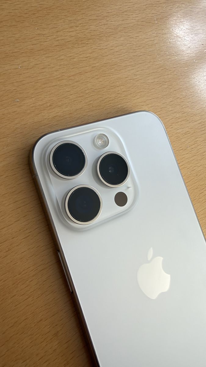 Apple Portables: iPhone 15 Pro – D'occasion à Bad Ragaz par samira.b05 2