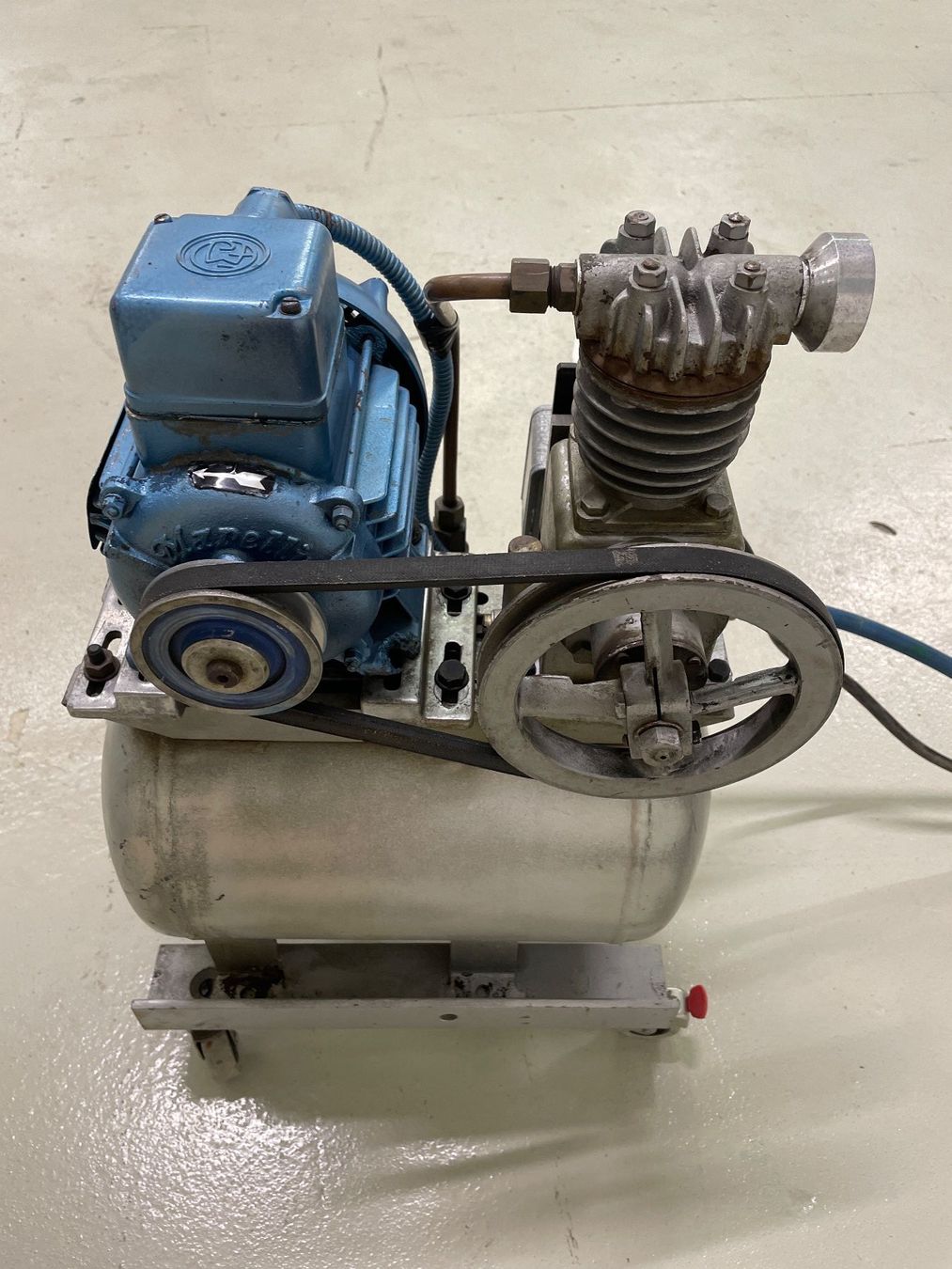 Compressori: Kompressor Motor 380 V auf vier Lenkräder Lenkrad – Usato da Giebenach venduto da Toto222 3