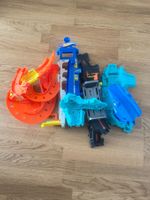 Hot Wheels City Parkgarage mit Hai-Attacke