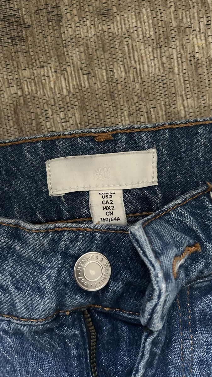 H&M Jeans: Jean bleu H&M, taille 34  – Usato da St-George venduto da elena27 2