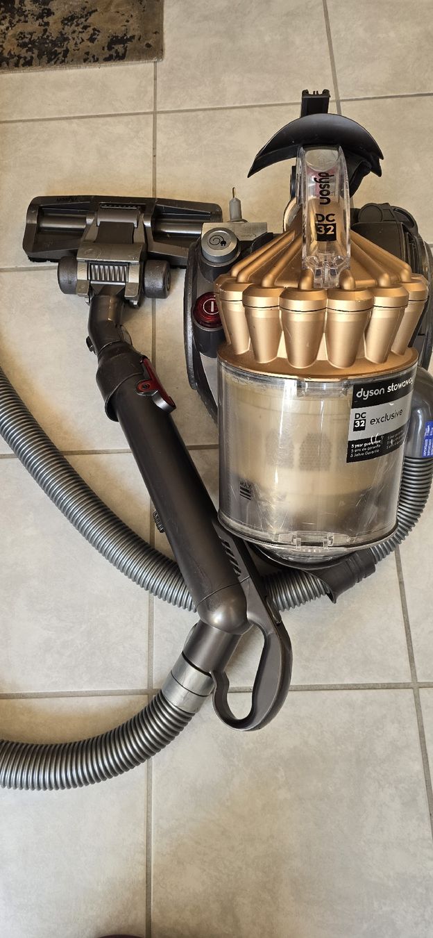 Dyson Aspirapolveri & Accessori: Dyson DC32 Exclusive  – Usato da Brügg BE venduto da ame_gjp8 2