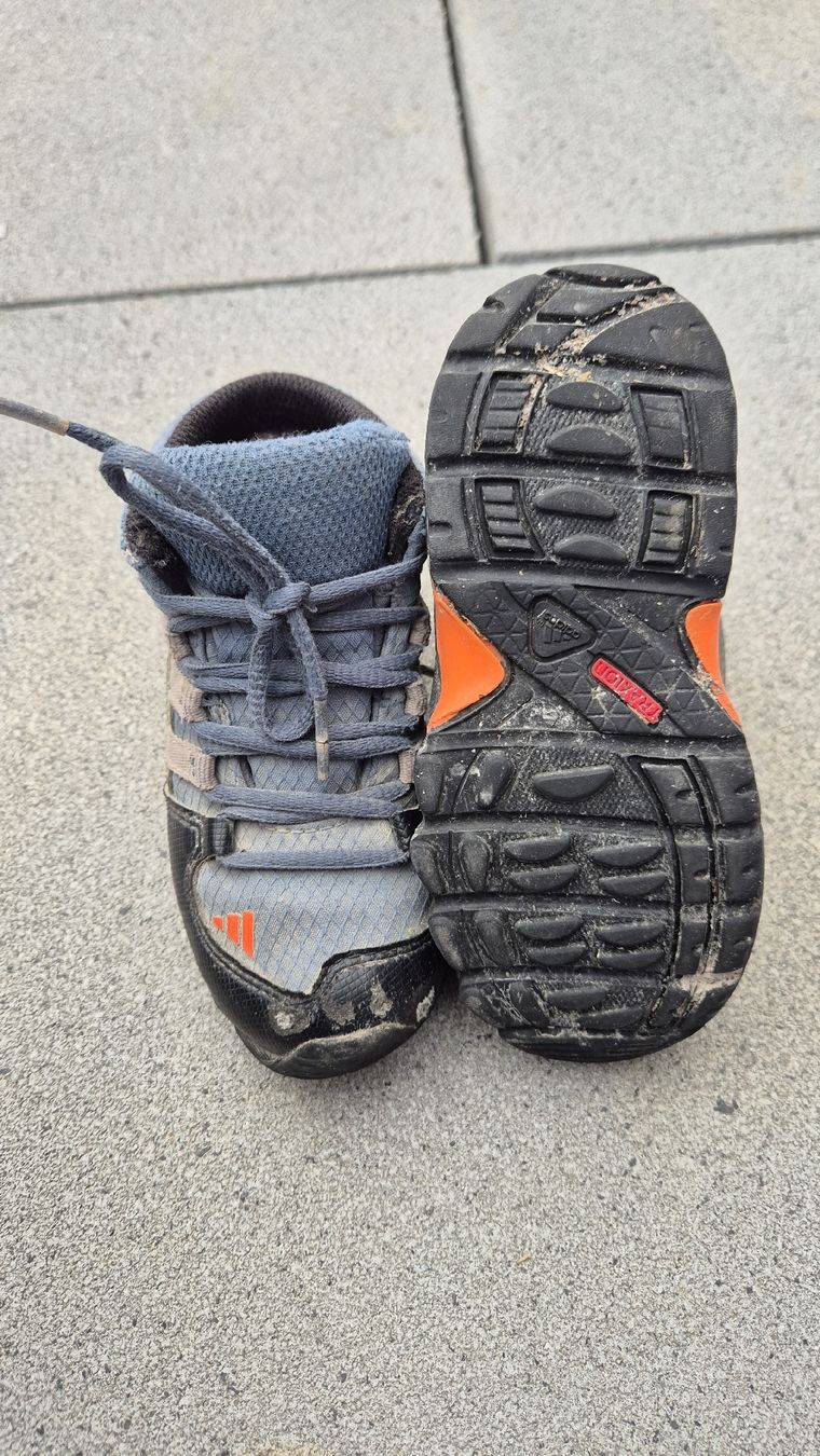 Adidas Scarpe per ragazzi: Adidas Wanderschuhe Grösse 23.5 – Usato da Reichenburg venduto da denise_13 1