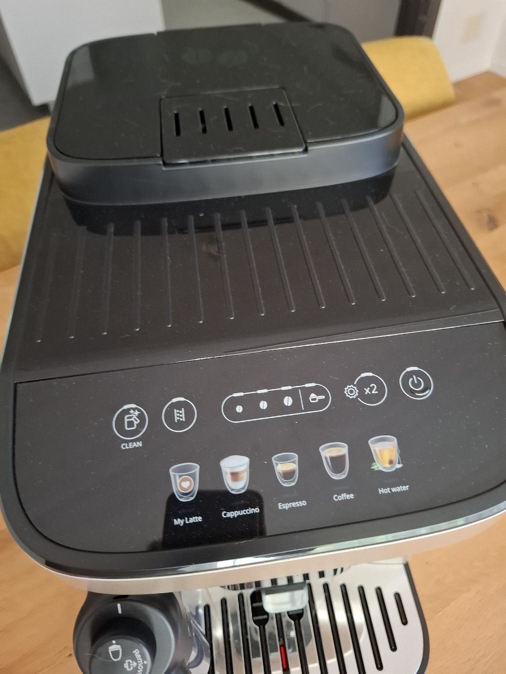 De'Longhi Kaffeemaschinen & Espressomaschinen: DeLonghi Magnifica Evo Kaffeevollautomat – Gebraucht aus Zürich von cor_7yj5 3