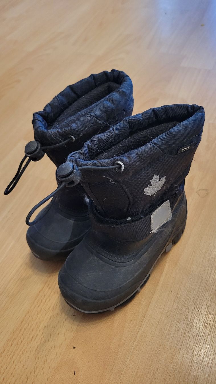 Scarpe per ragazzi: Winterschuhe Kinder Grösse 25 – Usato da Muri AG venduto da tabi4fun