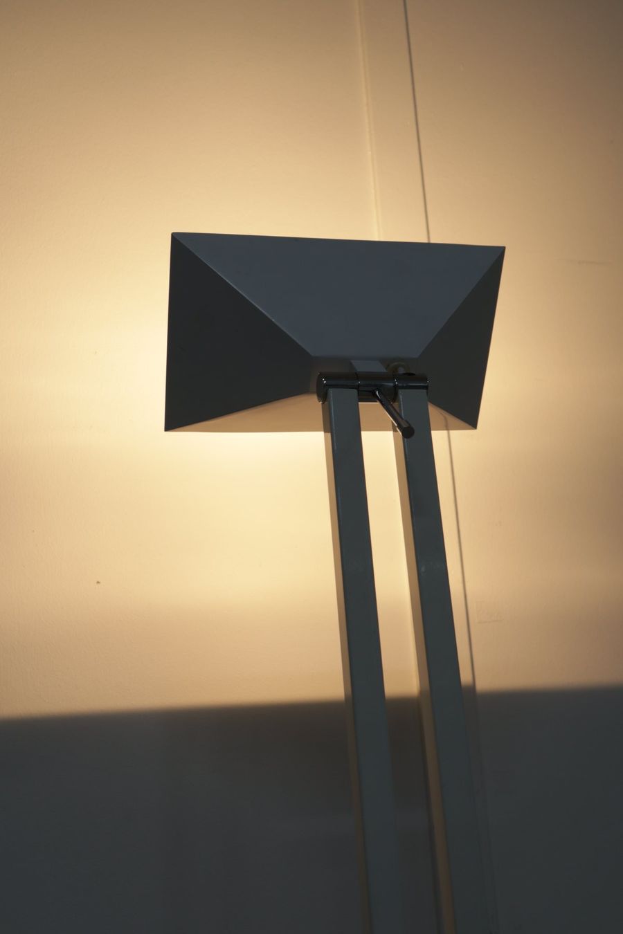 Lampen: Stehlampe weiss / chrom – Gebraucht aus Volketswil von brockipfannenstil 3
