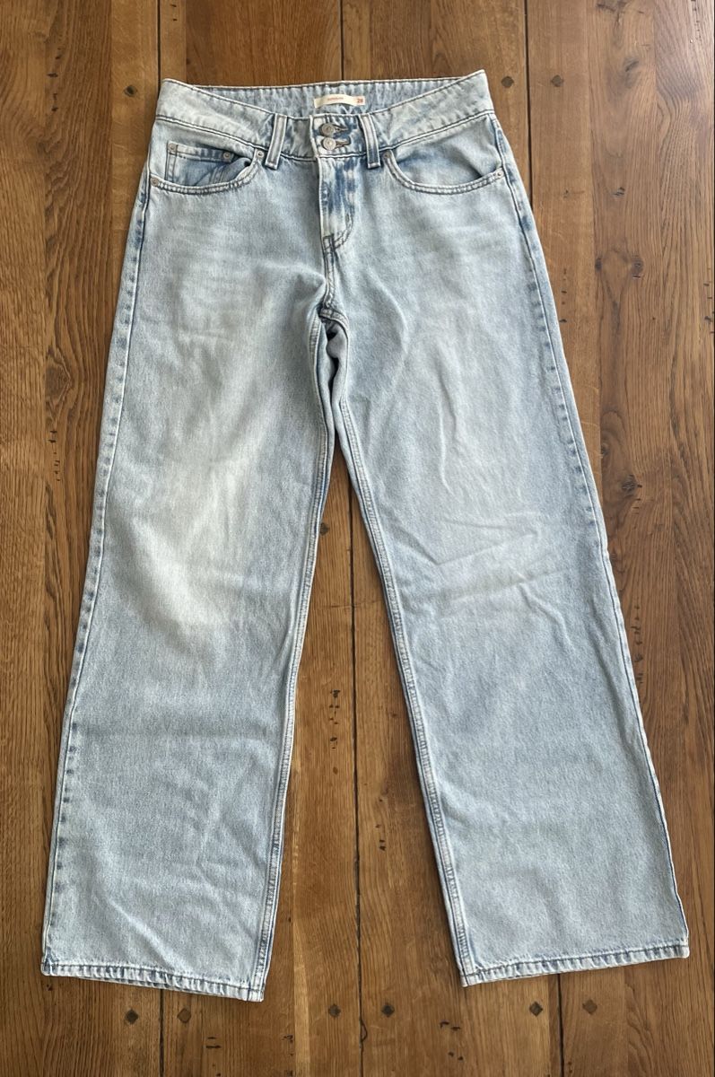 Levi's Jeans: Jean Levi's superlow style décontracté t. 28/32 bleu clair – Nuovo (secondo la descrizione) da Marin-Epagnier venduto da sachaechinta