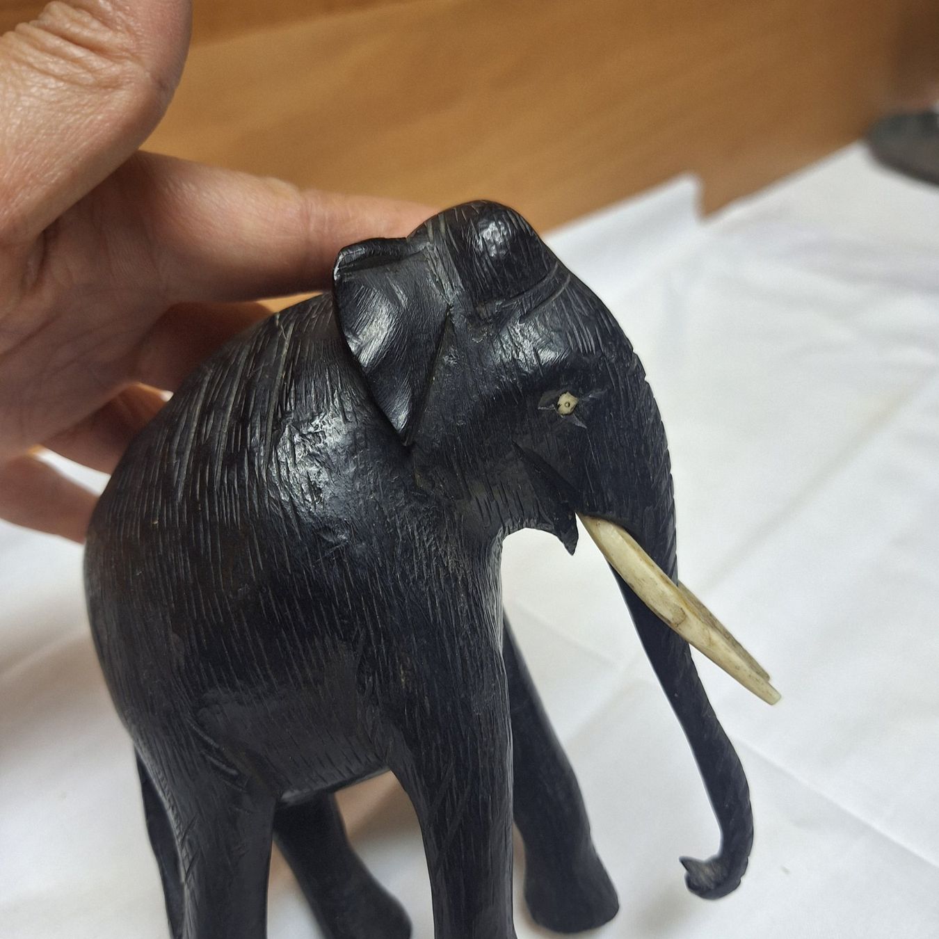 Figuren: Alte, geschnitzte Holzfigur, Elefant schwarz – Gebraucht aus Winterthur von Goldpipau 4