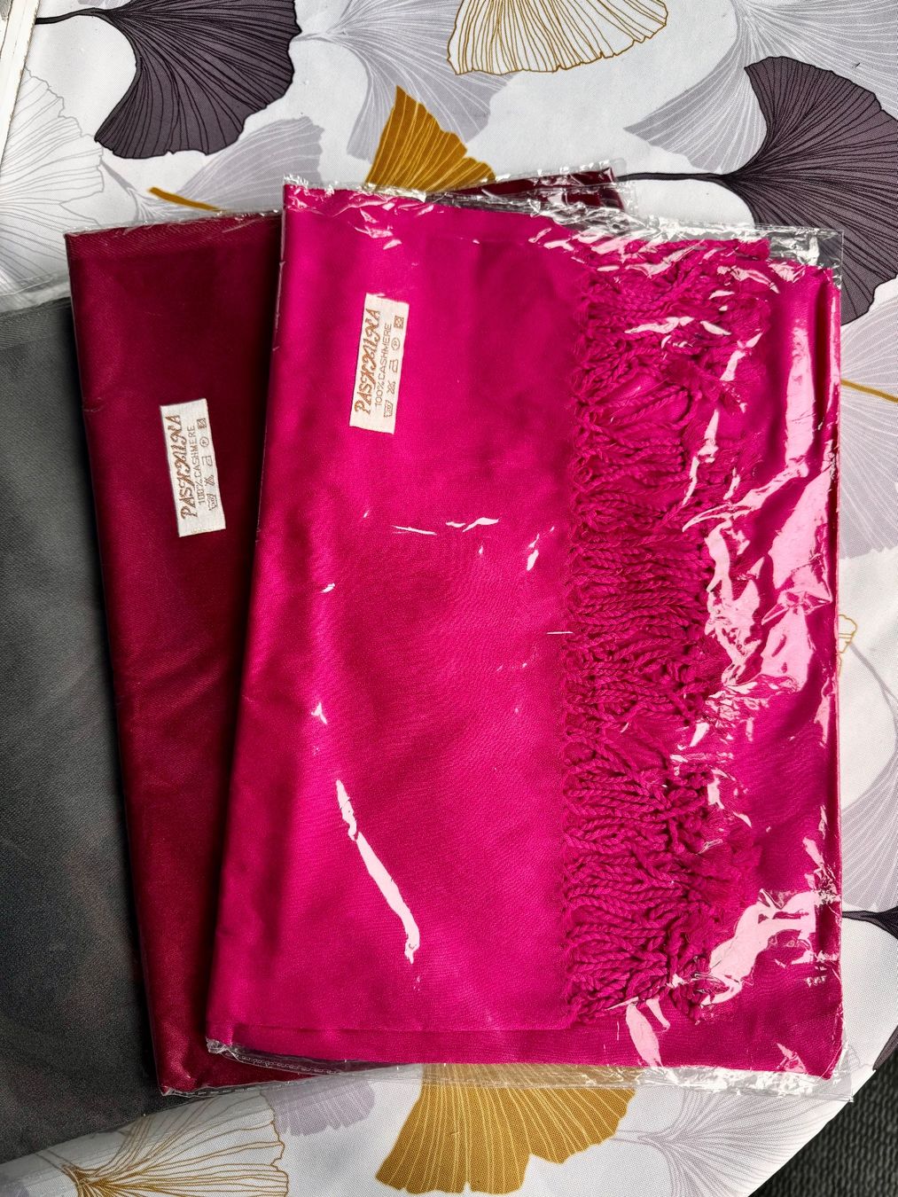 Foulard & Sciarpe: Diverses écharpes style pashmina – Nuovo e nell'imballaggio originale da Lausanne venduto da Flomag 1