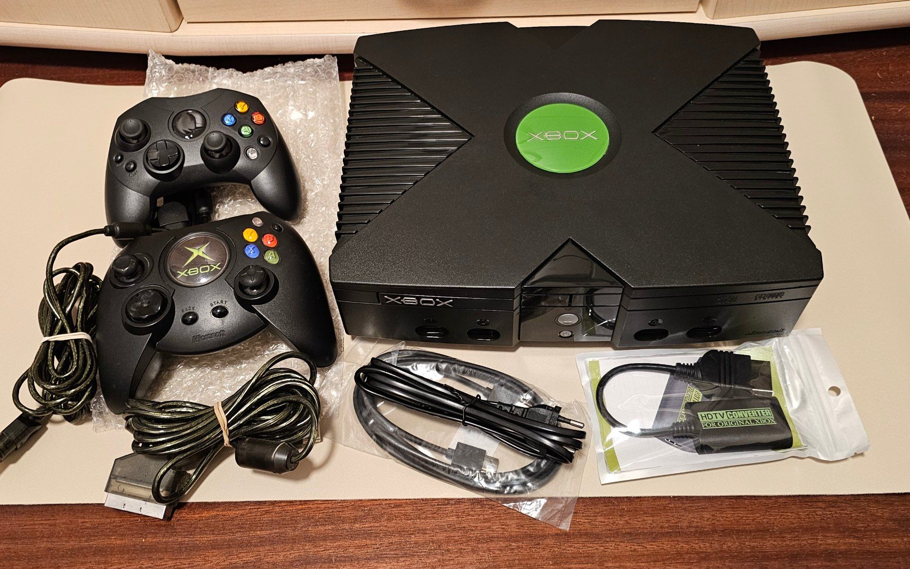 Microsoft Consoles: Microsoft Xbox Classic Konsole mit 2 Controllern gebraucht – D'occasion à Beringen par Dil_8wsw