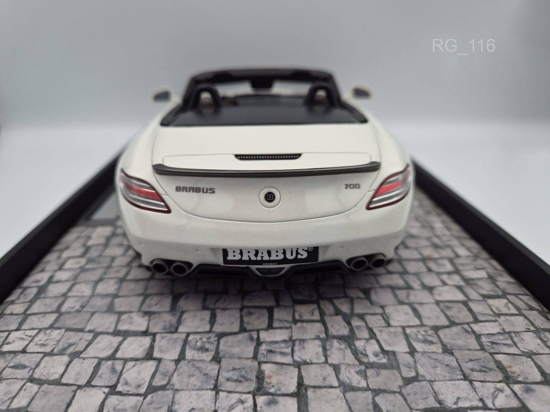 Minichamps Modellini d'auto: Mercedes SLS BRABUS 700 Biturbo 1:18 – Nuovo e nell'imballaggio originale da Ulisbach venduto da mironebraska 4