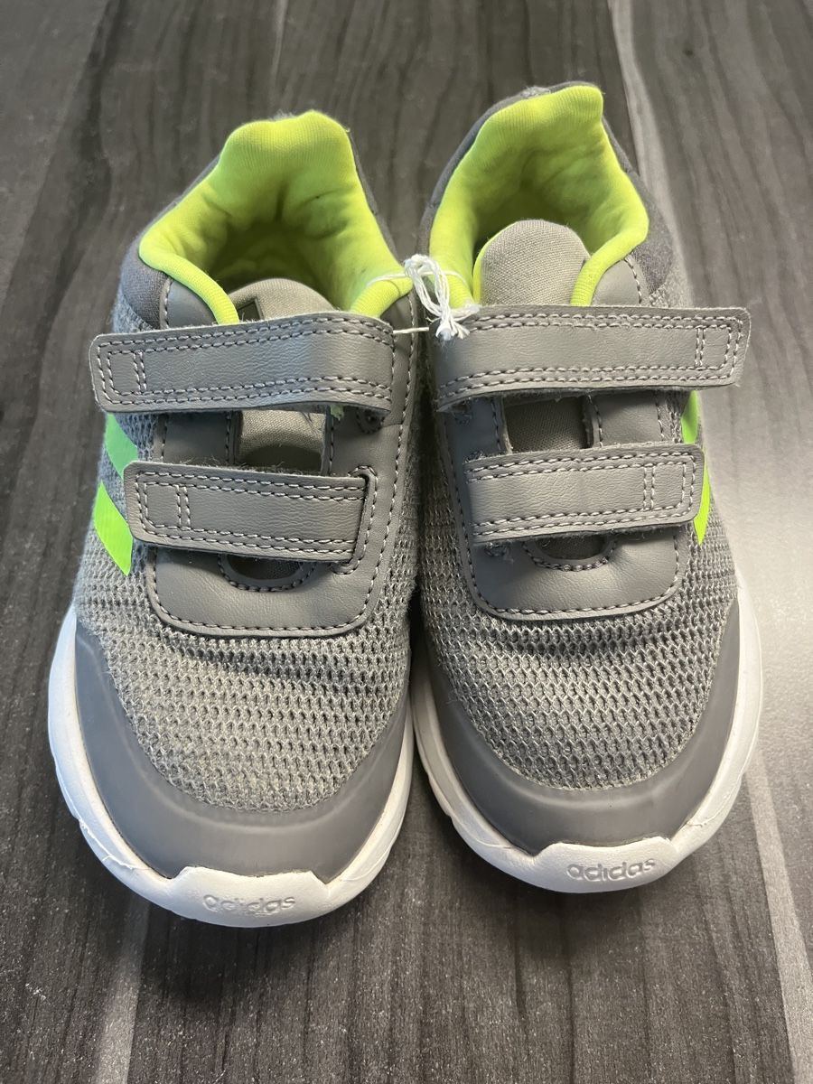 Adidas Chaussures garçon: Sneakers adidas Kinder Grösse 27 – D'occasion à Unterkulm par Swissbmwdriver