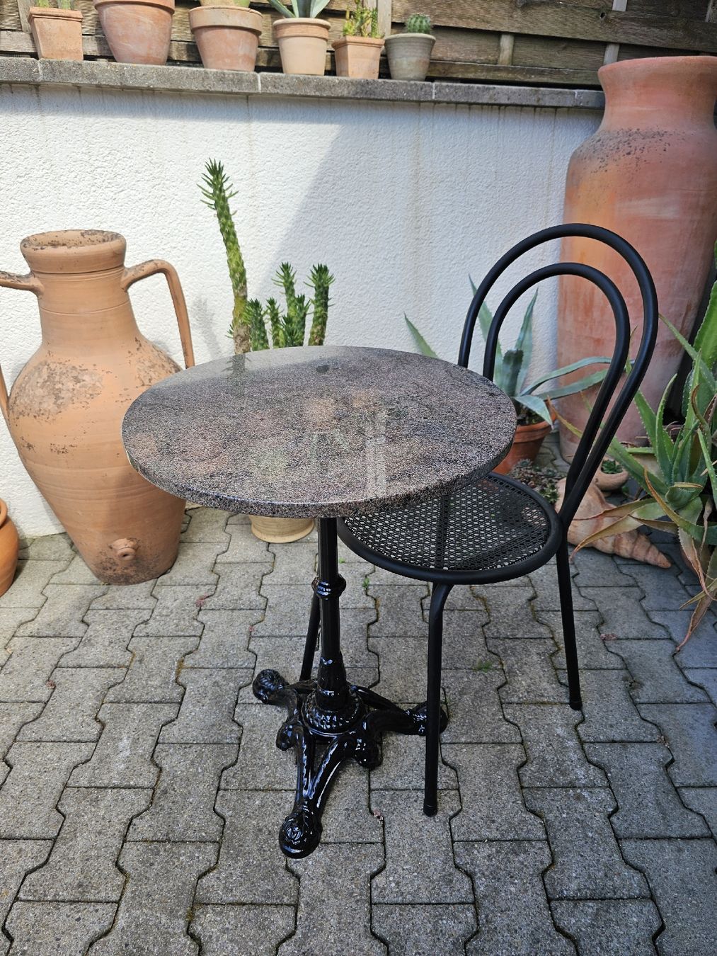 Tavoli: Bistrotisch Granittisch 1 Metallstuhl – Usato da Villnachern venduto da hasta08