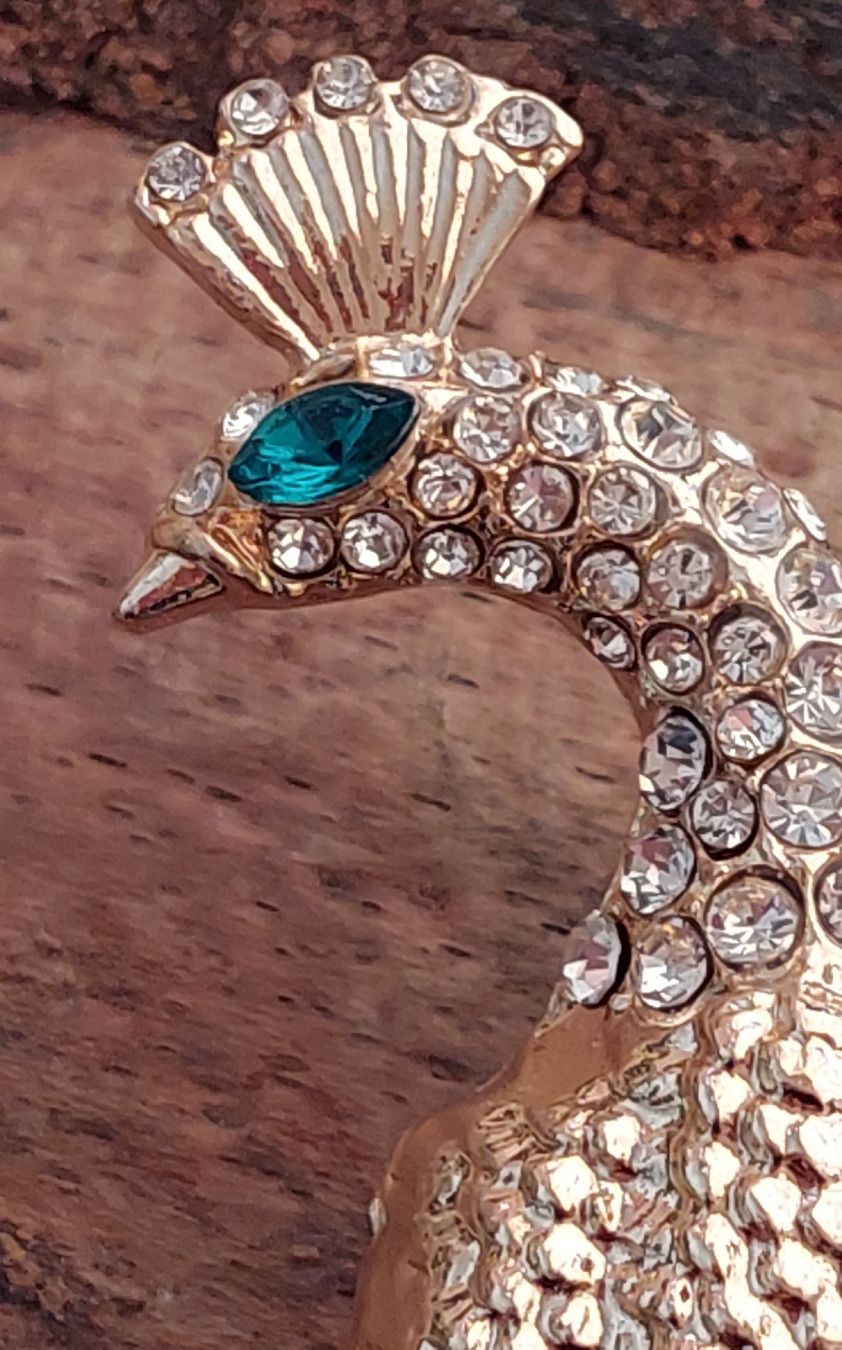 Broches & Aiguilles: Grosse sehr elegante Pfau Brosche mit Strass – Neuf (Voir description) à Oberwil BL par Hunajakakku 1