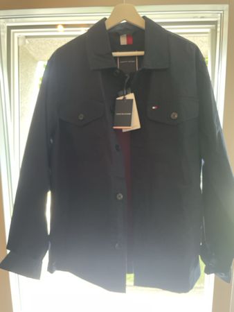 Details Diese Jacke kombiniert das Design eines klassischen 