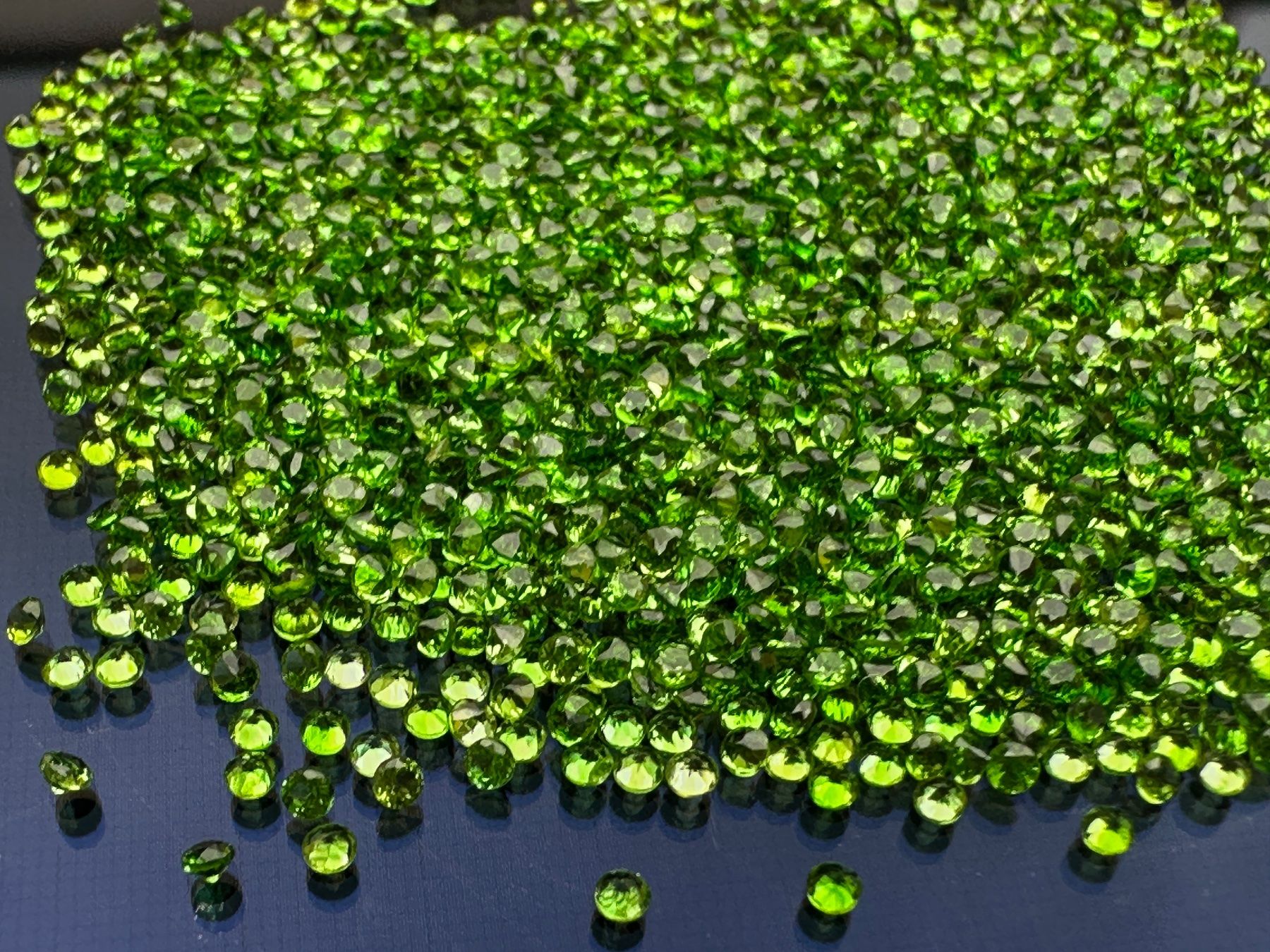 Pietre preziose: 50 St fein brillantgeschliffene Turmalin -Pointer 1,5 mm – Nuovo (secondo la descrizione) da Langenthal venduto da Seelenfreunde 2