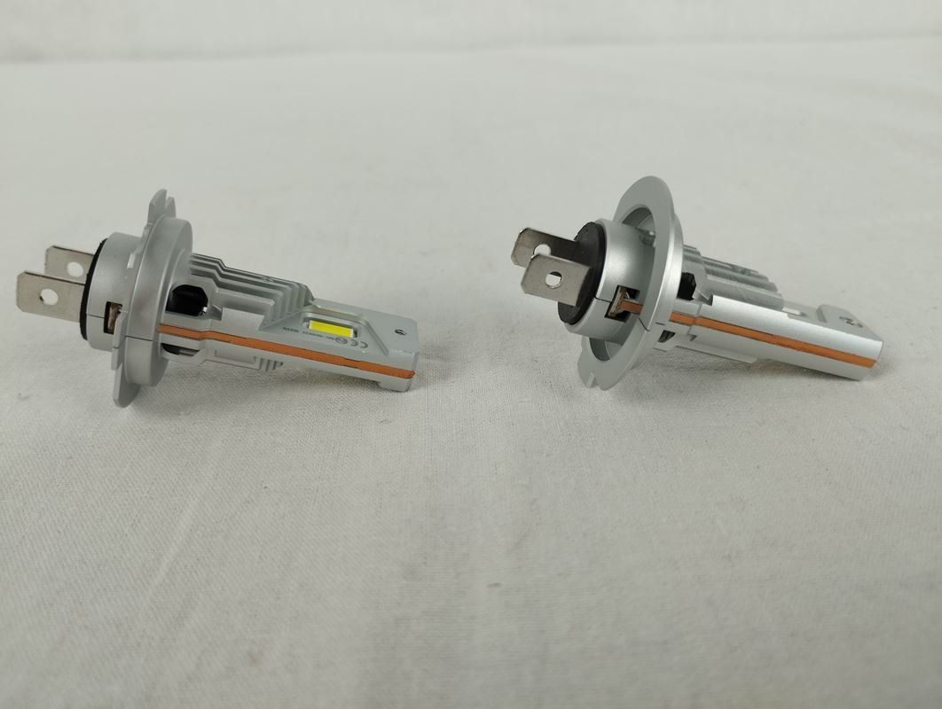 Fari: MOTORHOOK LION BEAM Autoscheinwerfer-Lampe – Usato da Schübelbach venduto da Restwert_Schubelbach 3