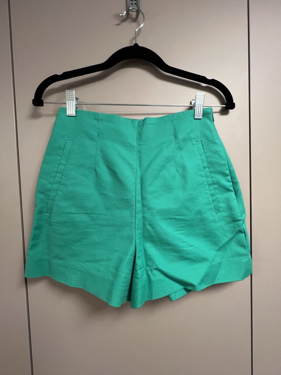 Zara Hosen: Green Zara shorts – Neu (gemäss Beschreibung) aus Prangins von ale_f88f