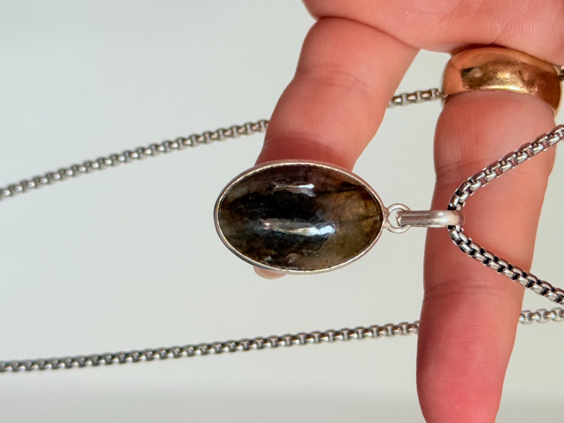 Ketten: Fashionable labradorite necklace – Neu und originalverpackt aus Genève von AGBERG 3