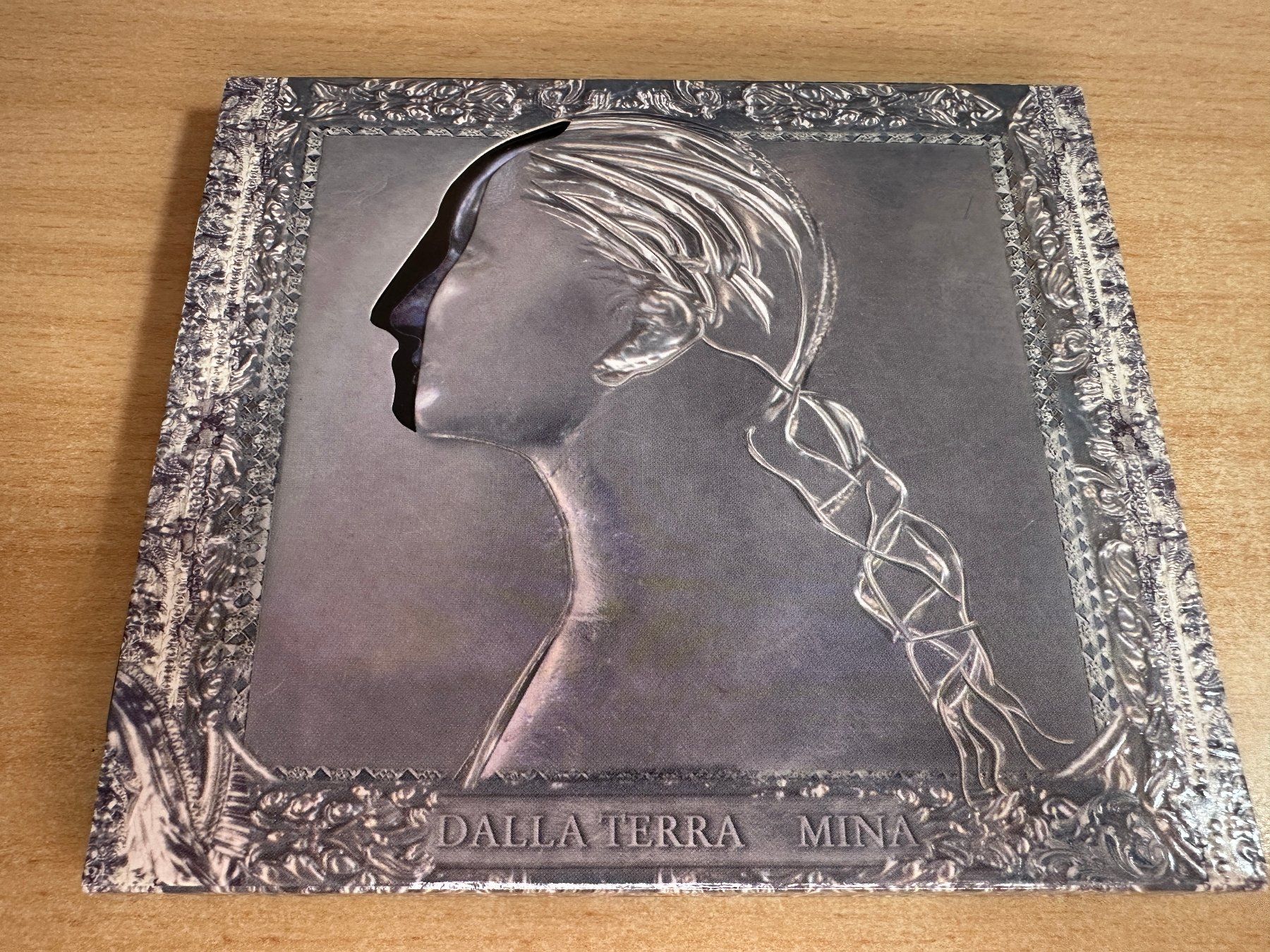 CD: K9 Mina – Dalla Terra – Usato da Rikon im Tösstal venduto da Alpenmutz
