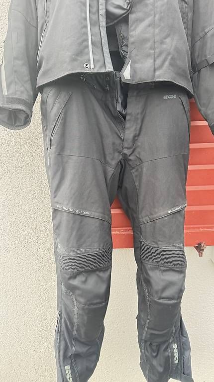 Lotti di vestiti: Motorrad Jacke und Hose – Usato da Teufenthal AG venduto da eti_sw6n 1