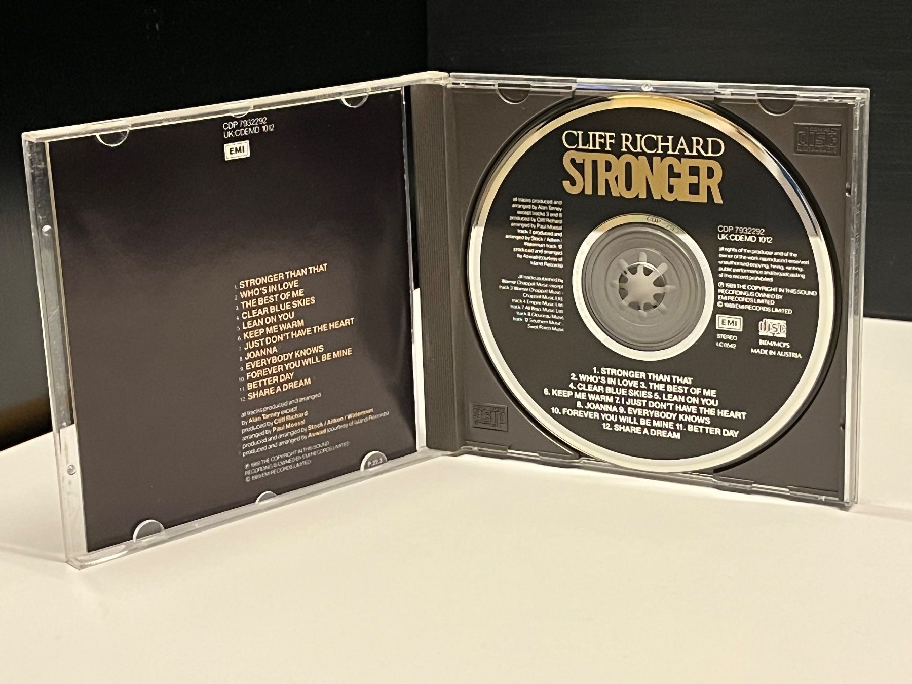 CD: Cliff Richard - Stronger - RA11B – Usato da Küsnacht ZH venduto da Jazztilldawn 2