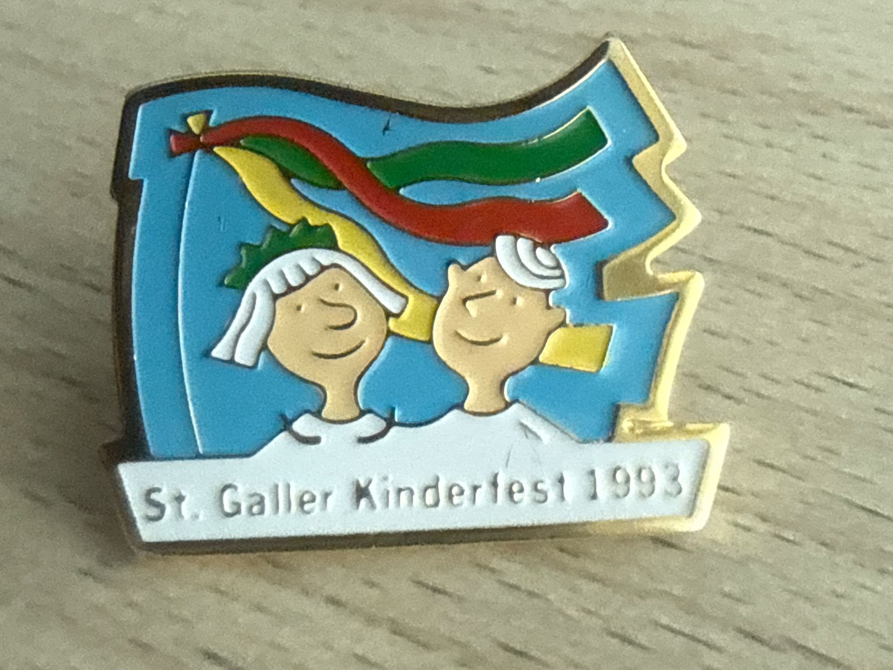 Placchette & Badge: Pin St. Galler Kinderfest 1993 – Usato da Glattbrugg venduto da Schweigmatt