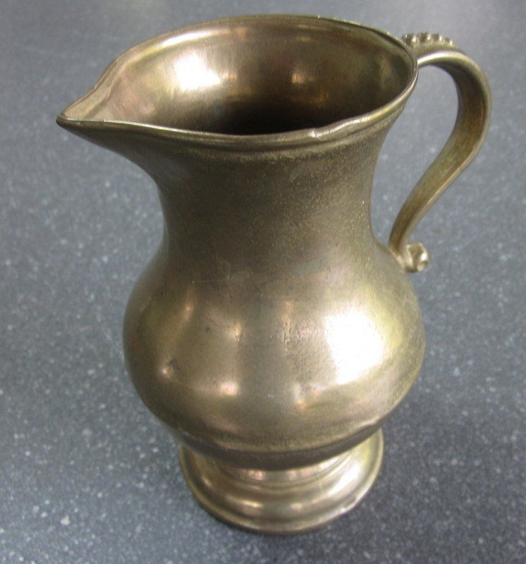 Caraffe: Alter Krug aus Messing – Usato da Bischofszell venduto da raika 1