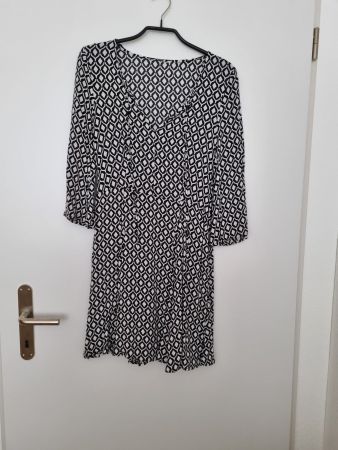 Leichtes Sommer-Kleid Gr. S schwarz/weiss Muster