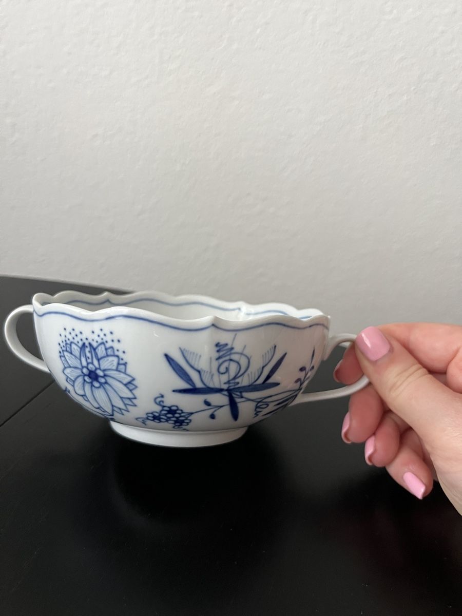 Ciotole: Meissen Blue Onion two-handled soup cup – Usato da Zürich venduto da Nowstalgia