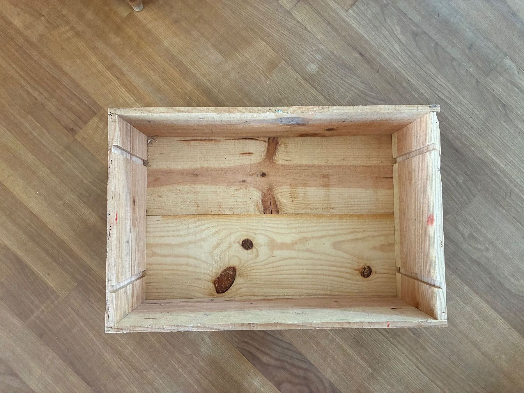 Sonstiges: Weinkiste aus Holz mit Deckel – Gebraucht aus Wetzikon ZH von chris7pat