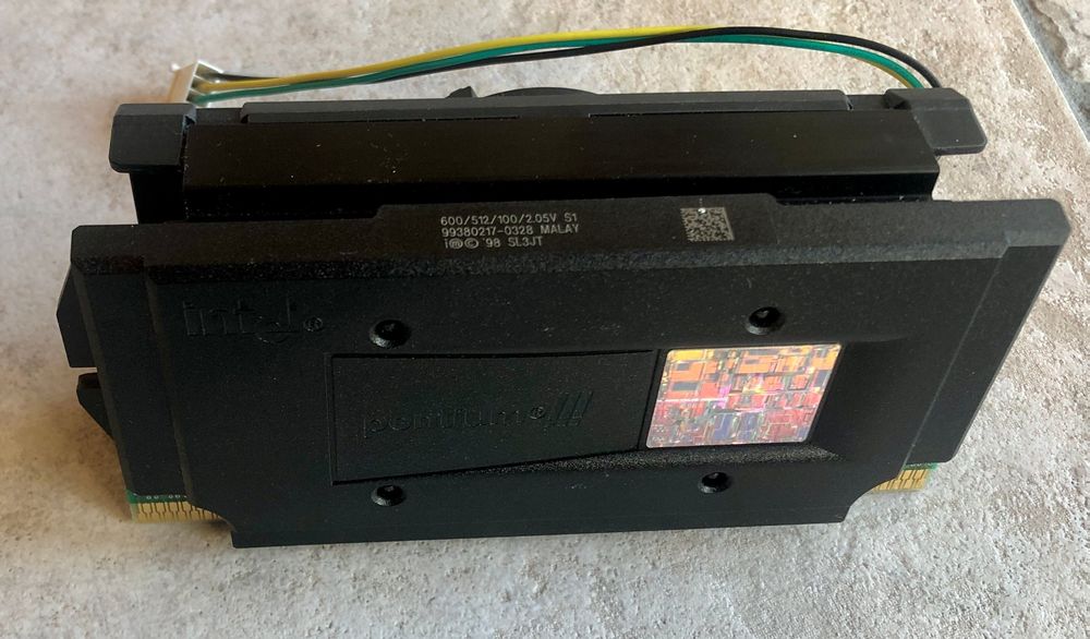 Processeur Pentium III – Slot One – 450 MHz – Bus 100 – Cache 512 Ko – Occasion