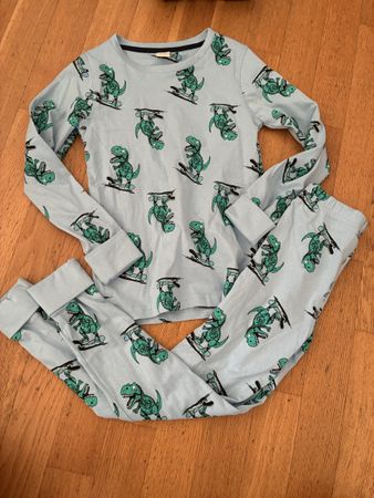 Tolles Pyjama Gr. 110/116, Neu