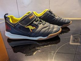 Hallenturnschuhe gr. 28 Kangaroos zu verkaufen