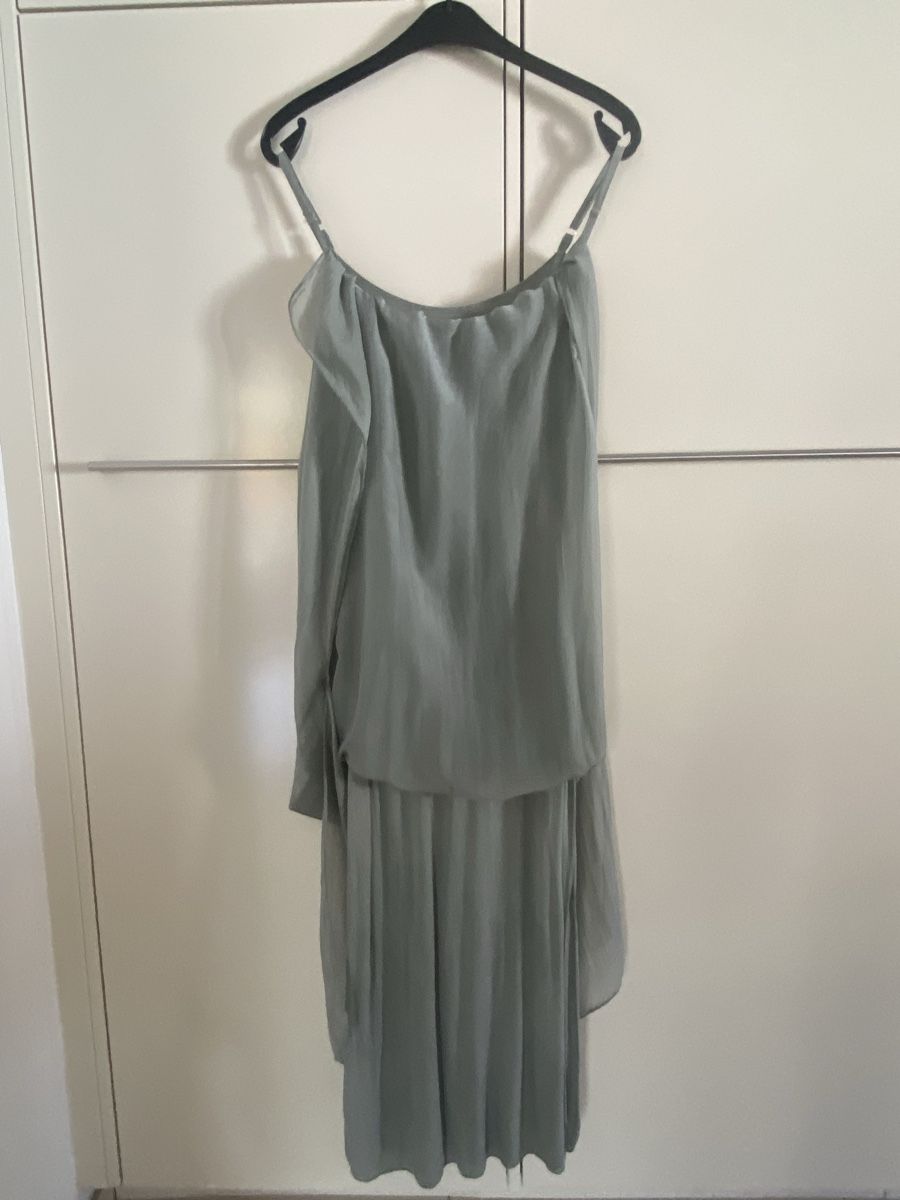 Vestiti: GRAUES MAXIKLEID MIT SPAGHETTITRAEGERN – Usato da Rorschach venduto da Lauraq12 1