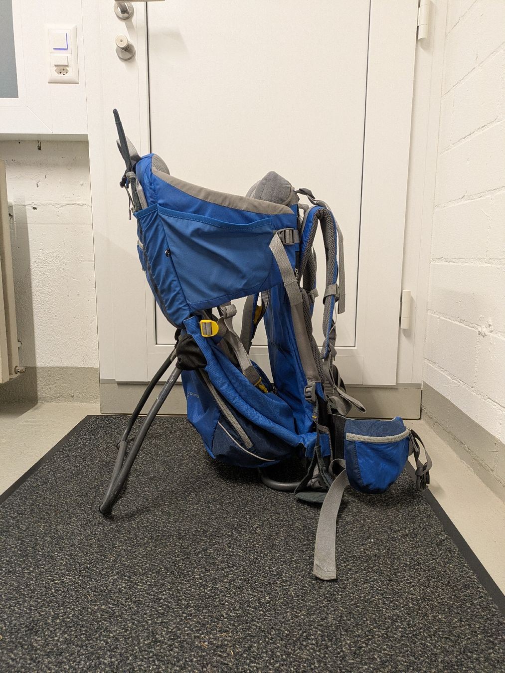 Deuter Borse & Zaini: Deuter Kindertrage "Kid Comfort 2" – Usato da Schänis venduto da kue_ztq9 2