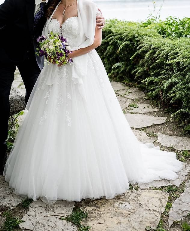 Kleider: Hochzeitskleid mit Schleppe – Gebraucht aus Wiler b. Seedorf von hugi83
