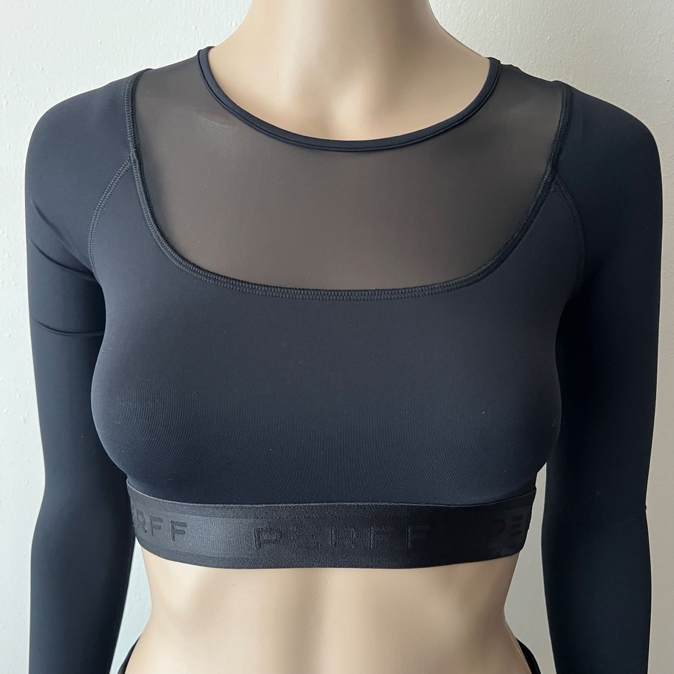 Top: PERFF STUDIO Shirt 🖤 – Usato da Zürich venduto da ClosetQueen 1