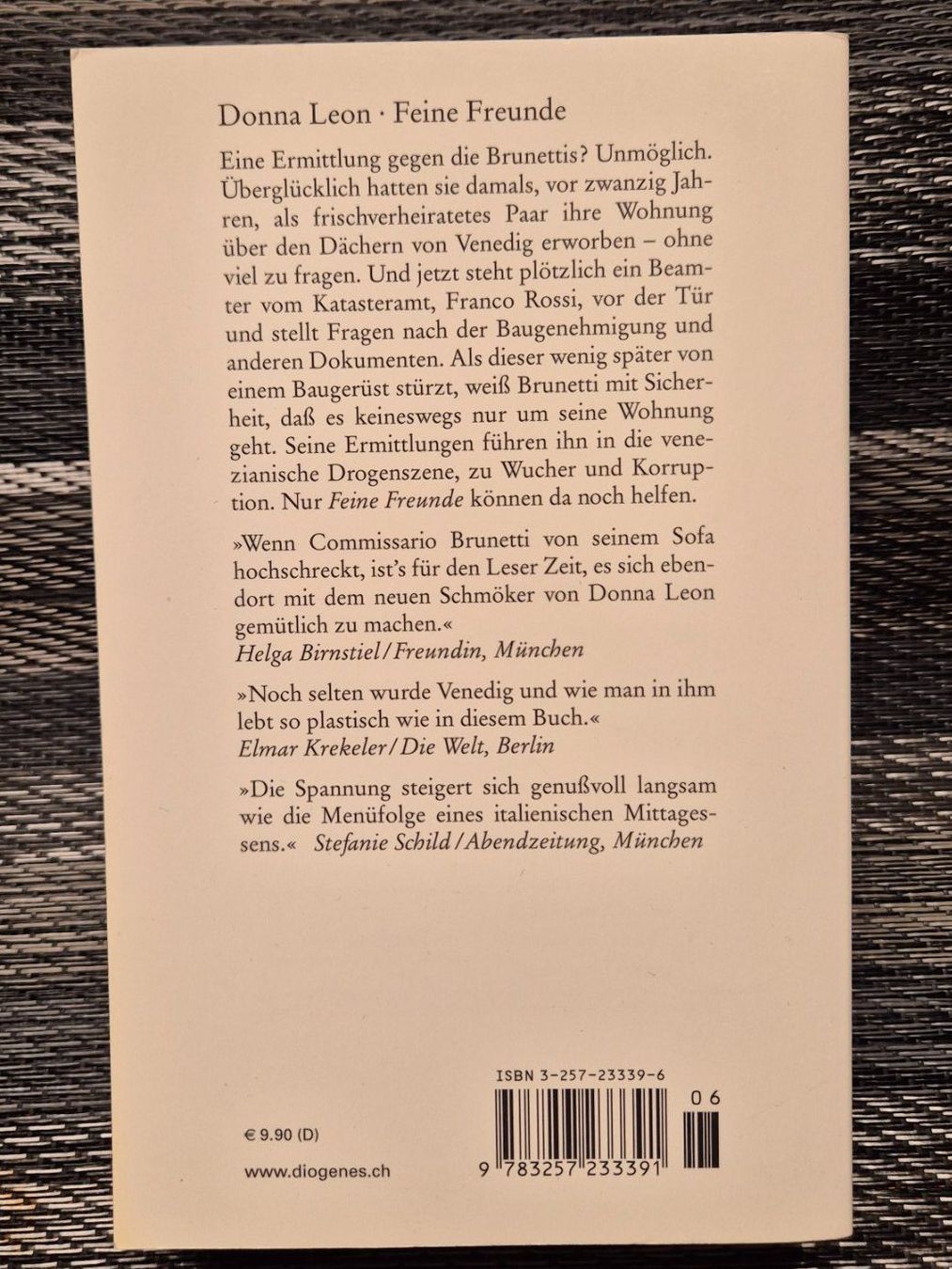 Bücher: Donna Leon: "Feine Freunde" – Gebraucht aus Rüttenen von Mushorn 1
