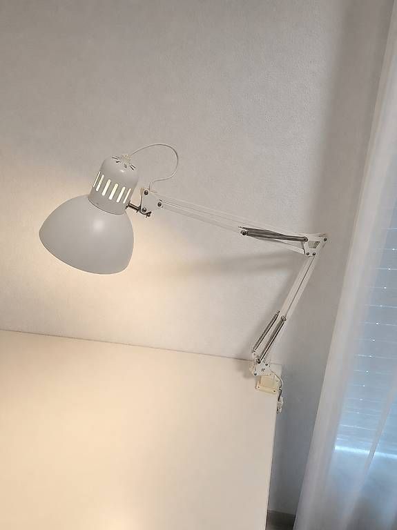 Scrivanie: Tisch, Stuhl & Lampe – Usato da Kaisten venduto da kel_m8dp
