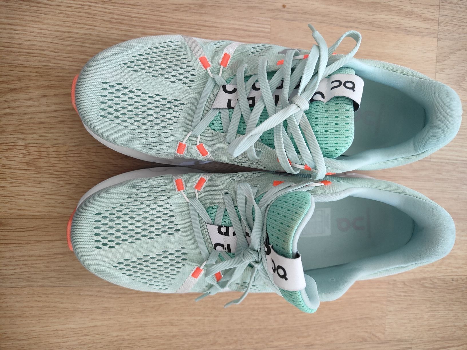Scarpe da uomo: Chaussures de running On Cloudsurfer vert taille 44 – Difettoso da Biel/Bienne venduto da Edi5Roli3