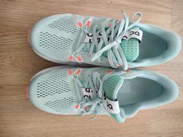 Chaussures de running On Cloudsurfer vert taille 44